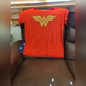 Women's wonder woman shirt with cape